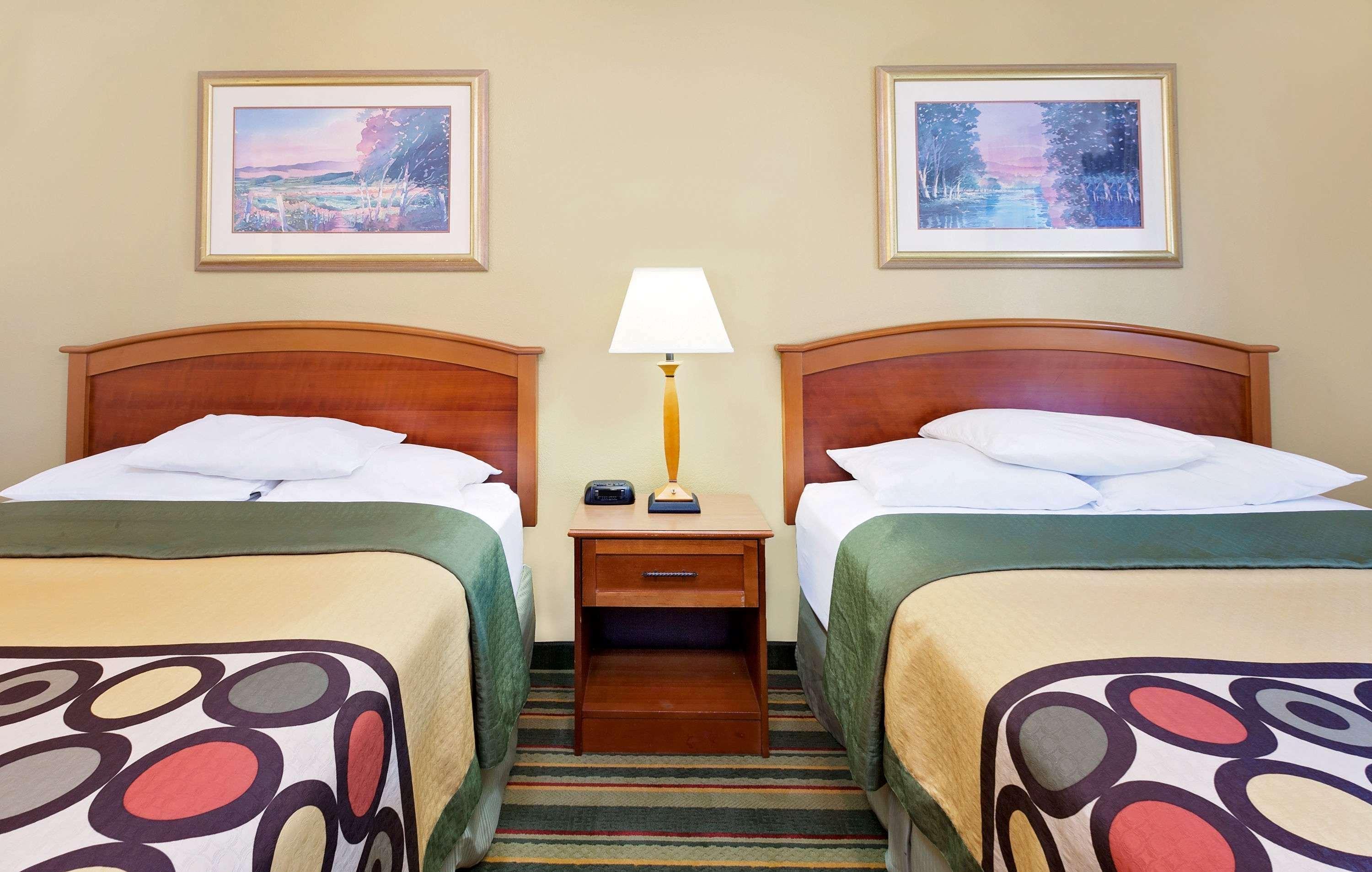 Super 8 By Wyndham Mt. Pleasant Hotel Mount Pleasant Buitenkant foto