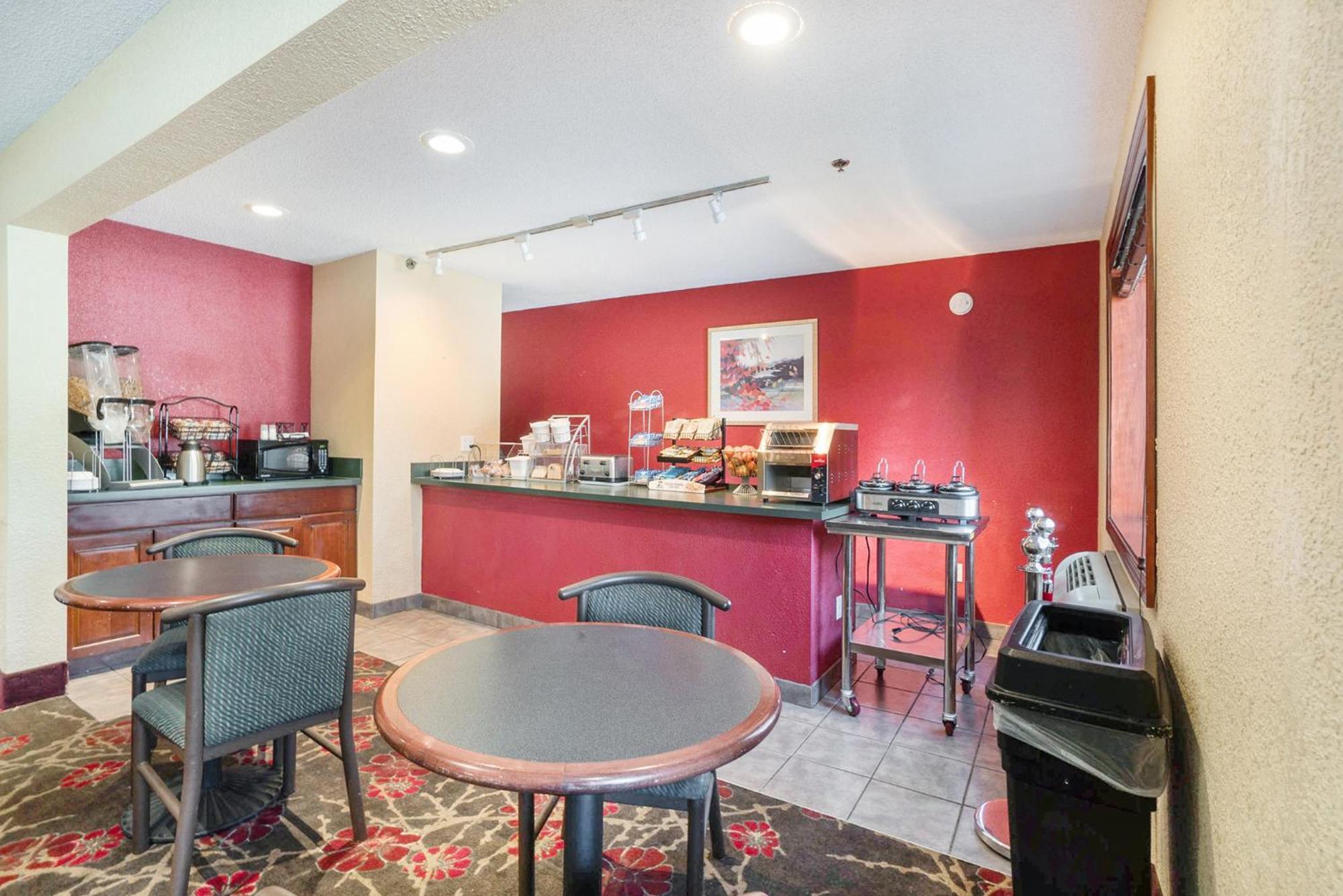 Super 8 By Wyndham Mt. Pleasant Hotel Mount Pleasant Buitenkant foto