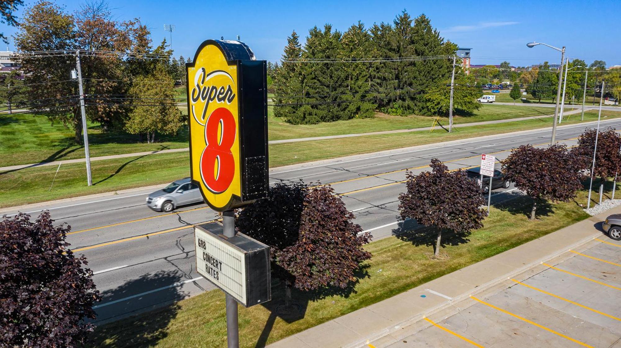 Super 8 By Wyndham Mt. Pleasant Hotel Mount Pleasant Buitenkant foto