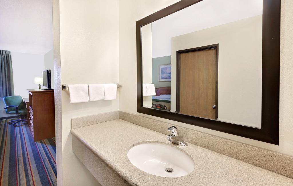 Super 8 By Wyndham Mt. Pleasant Hotel Mount Pleasant Buitenkant foto